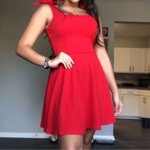 Red mini dress in good conditions, only used once